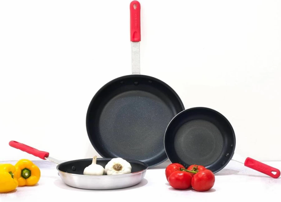 Winco 8-Inch Non-Stick Aluminum Fry Pan with Cool-Touch Handle, Commercial-Grade Skillet for Professional & Home Cooking