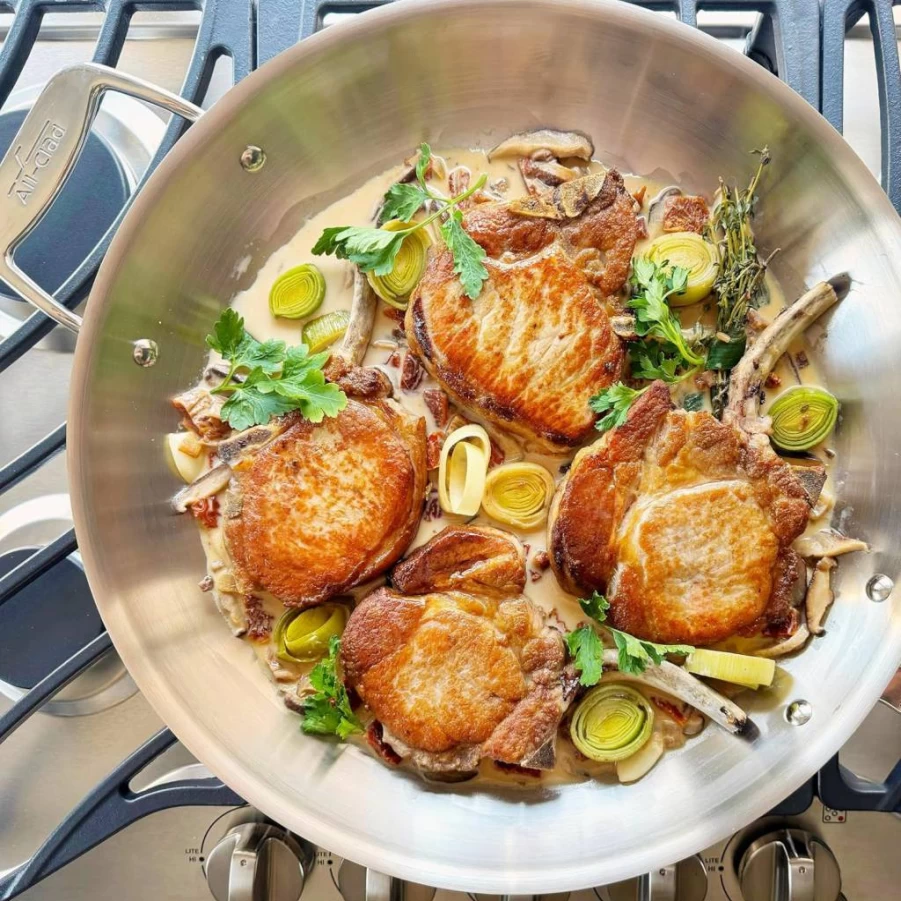 All-Clad D5 5-Ply Stainless Steel 14-Inch Fry Pan with Lid - Induction Compatible, Oven & Broiler Safe to 600°F, Brushed Silver Cookware Skillet