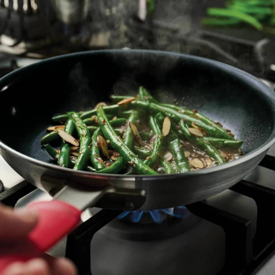 Tramontina Professional 10-Inch Nonstick Fry Pan, Heavy-Gauge Aluminum Skillet with Durable Coating, Oven & Dishwasher Safe, Red Handle